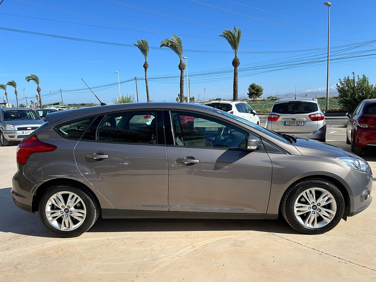 FORD FOCUS TREND 1.6 TI-VCT AUTO SPANISH LHD IN SPAIN 58000 MILES SUPER 2012